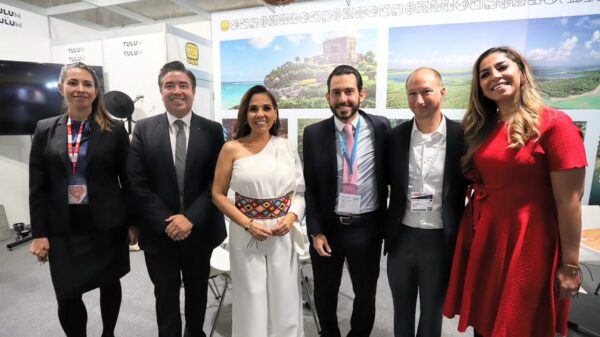 Visita la gobernadora Mara Lezama stand de Tulum en la Fitur 2023.