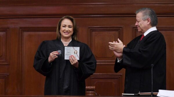 Determina fiscalía de la CDMX que Yasmín Esquivel no plagió su tesis