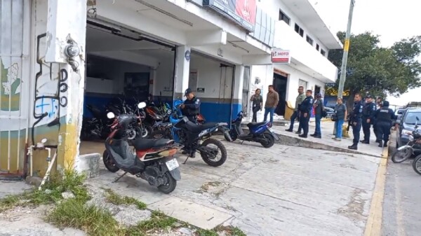 Intensa movilización policiaca por disparos en la Supermanzana 229 de Cancún.