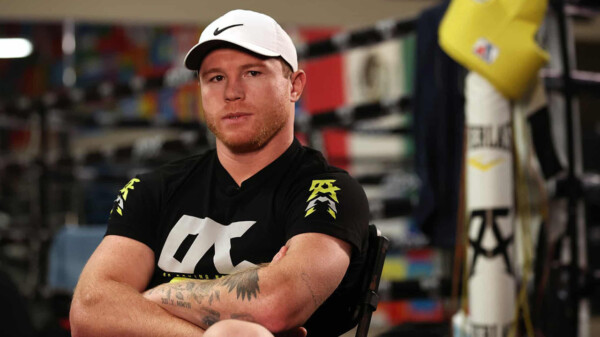 Canelo Álvarez revela quien es su contacto más famoso del celular