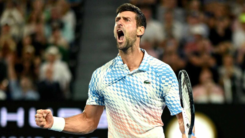 Djokovic se luce y avanza en Australia