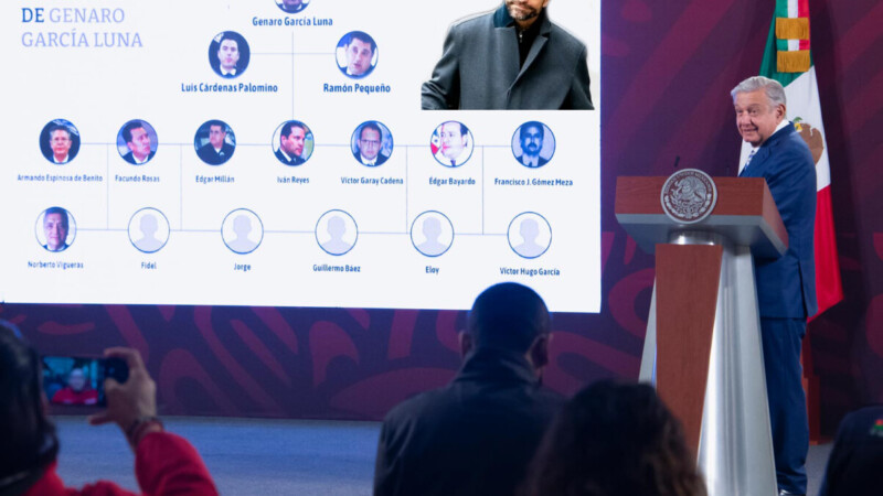 Analiza AMLO denunciar en EU al abogado de García Luna