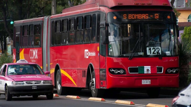 Metrobús arrolla y mata a abuelita en CDMX 