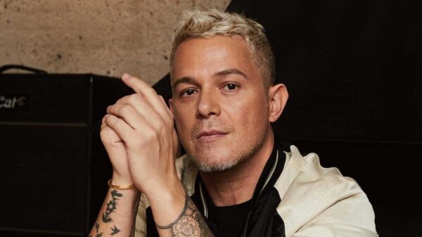 Alejandro Sanz presumió en redes sus tacos de pastor y chapulines