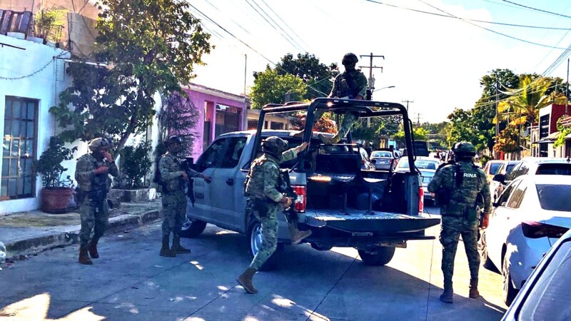 Autoridades catean dos domicilios en la SM 99 de Cancún