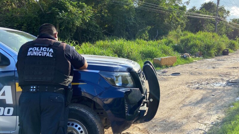 Encuentran cadáver "encobijado" en colonia de Cancún