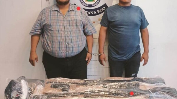 En Cancún detienen armados a falsos empleados aduanales.