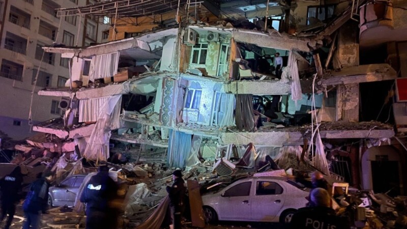 Van 5 mil 200 muertos en Siria y Turquía por terremotos.