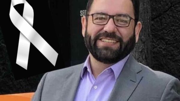 Fallece a los 53 años de edad el destacado periodista Néstor Ojeda.