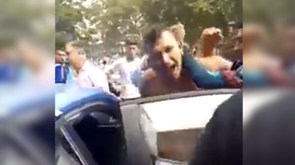 Desquiciado mata a mujer policía con su propia arma