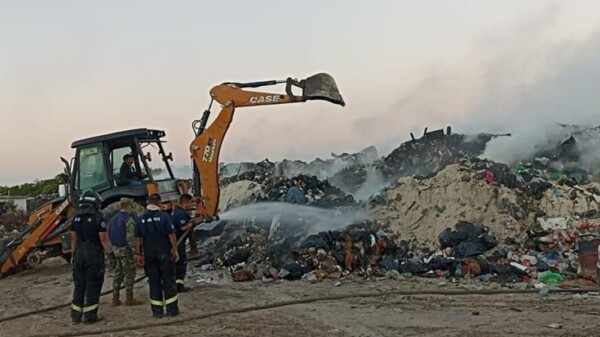 Sofocado en su totalidad el incendio en el basurero de la isla Holbox.