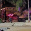 Playa del Carmen: Intentan ejecutar a empleado de club de playa.