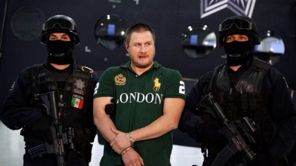 ‘La Barbie’ vuelve a la custodia de Agencia de Prisiones de EU