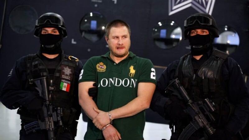 ‘La Barbie’ vuelve a la custodia de Agencia de Prisiones de EU