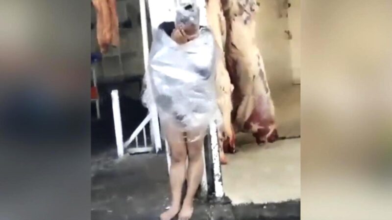 Comerciantes someten y emplayan a ladrón en CDMX