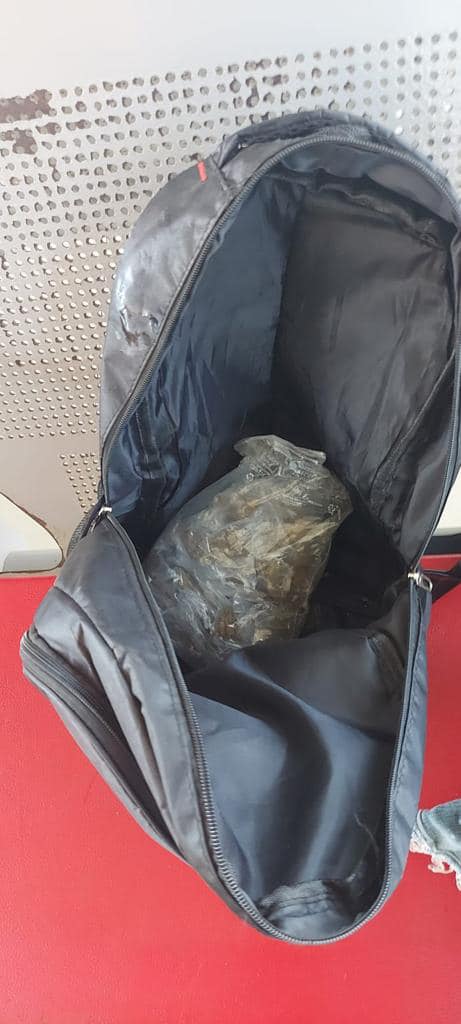 Hallan mochila con droga en terminal de autobuses de Chetumal; binomio canino dio el marcaje positivo en un bulto abandonado.