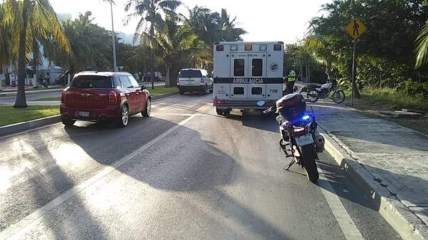 Motociclista atropella a una mujer en la Zona Hotelera de Cancún.