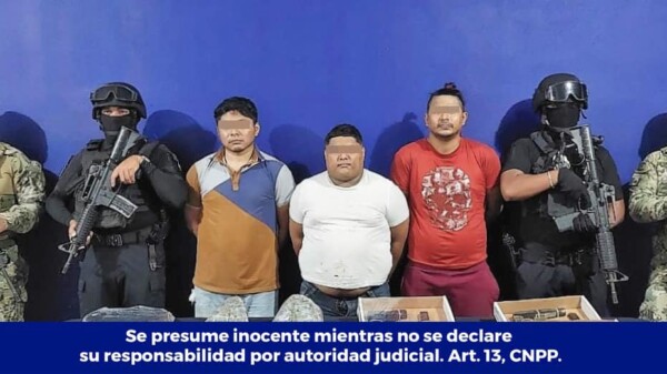 Caen tres narcomenudistas armados a la altura del Residencial Alejandría.