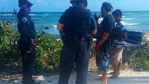 Auxilian a dos pescadores extraviados en Punta Sur en Cozumel.