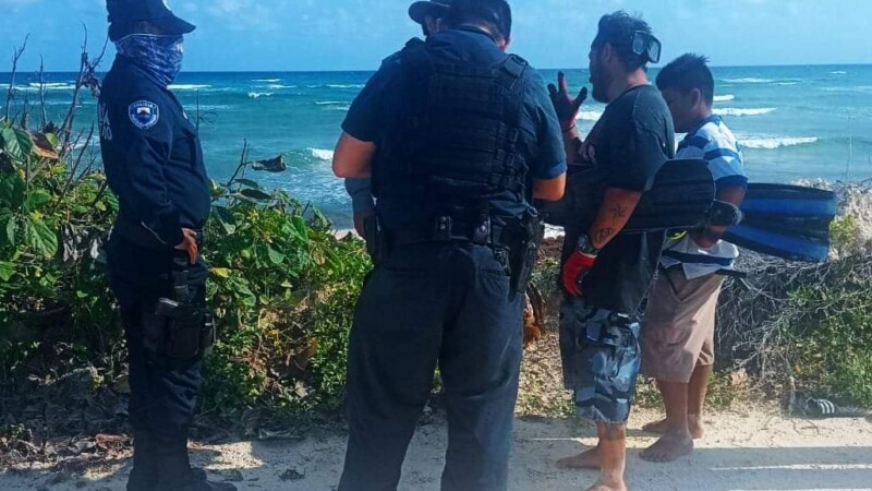 Auxilian a dos pescadores extraviados en Punta Sur en Cozumel.