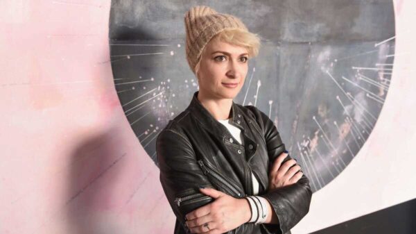 Productores de "Rust" harán un documental en honor a Halyna Hutchins