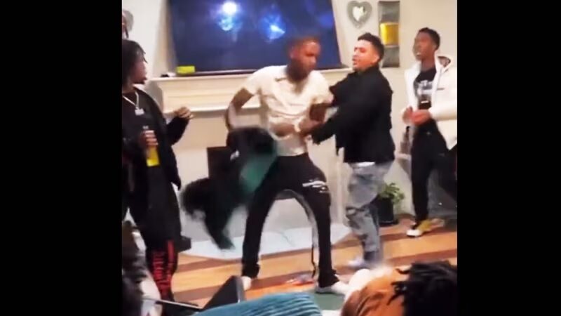 No es la primera vez que un seguidor enloquece por el deporte.