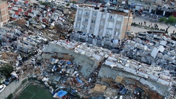 Vuelve a temblar en Turquía; pánico por réplica de 6.4