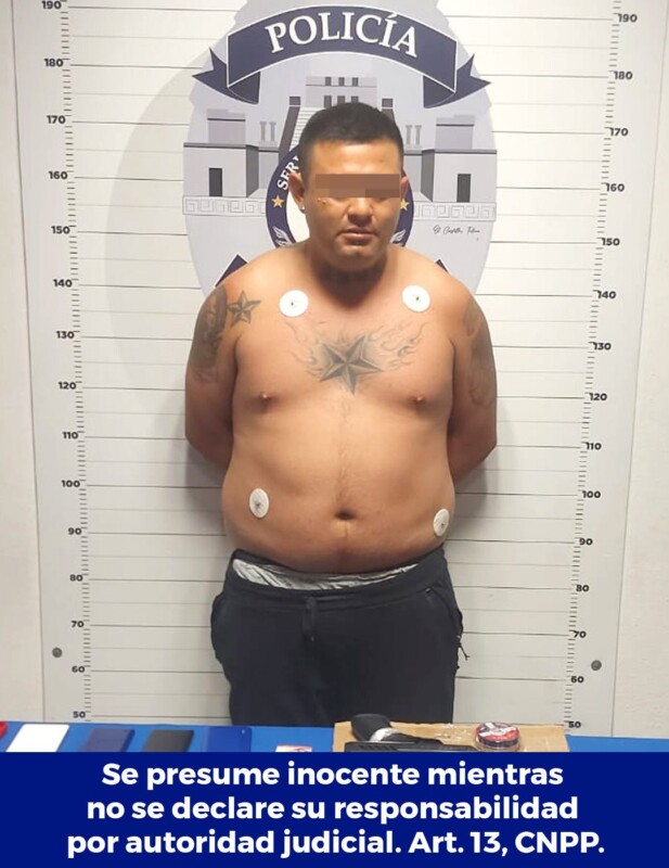 Tras persecución detienen a motociclista en T4 del aeropuerto de Cancún; el sospechoso terminó con una herida por un disparo en una pierna.