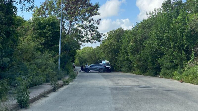 Hallan un cuerpo embolsado en la carretera a Punta Sam.