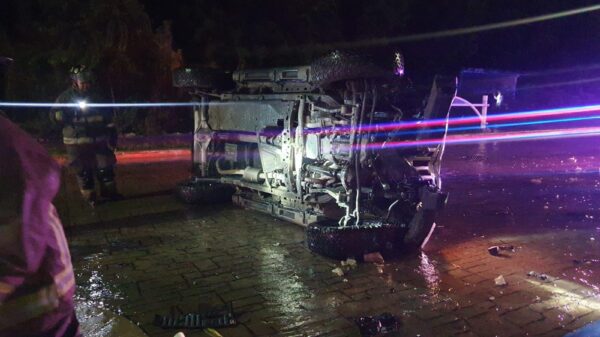 Muere conductor en aparatosa volcadura en la Supermanzana 6 de Cancún.