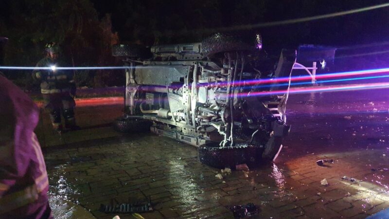 Muere conductor en aparatosa volcadura en la Supermanzana 6 de Cancún.