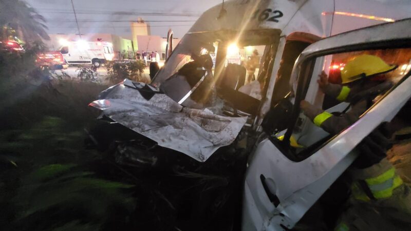 Choque en la carretea Cancún-Puerto Morelos deja siete lesionados.