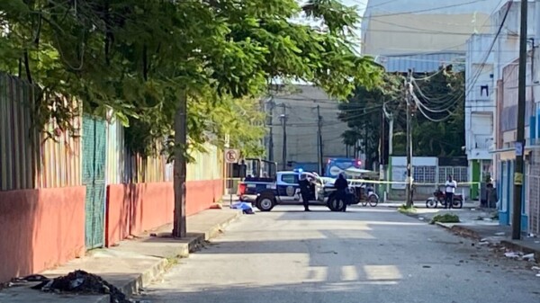 Asesinan en un asalto a un sujeto en la Supermanzana 63 de Cancún (VIDEO).
