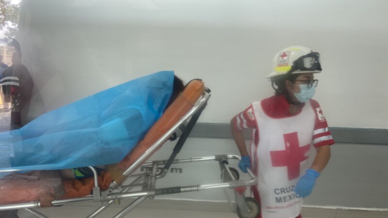 Lesionan con un arma a una mujer frente a la Guarnición Militar en Cancún.