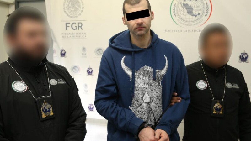 Extraditan a México a jefe de banda rumana que saqueaba cajeros en Cancún.