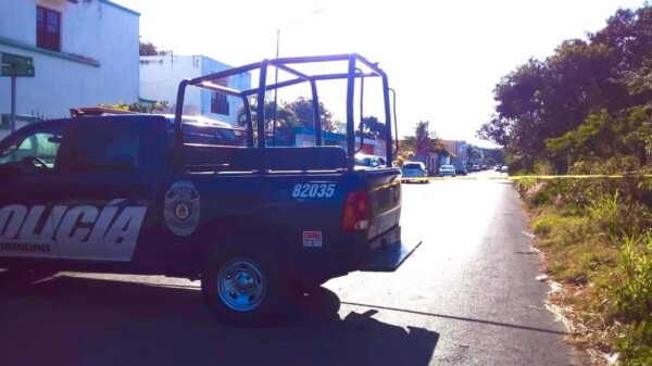 Hallan degolladas a dos personas en Santa Fe de Playa del Carmen.