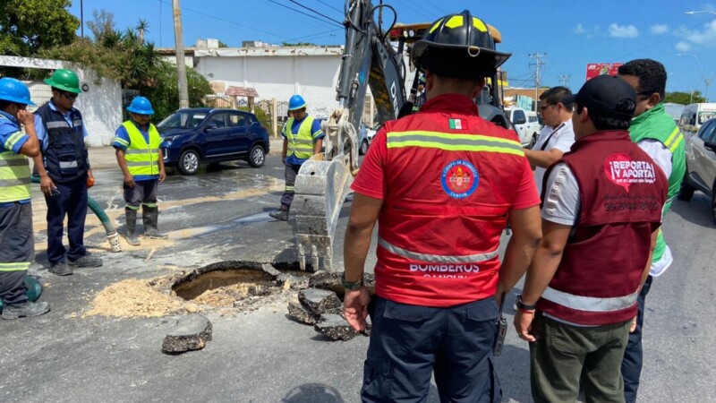 Fuga de agua provoca socavón en la Portillo y Uxmal (VIDEO).