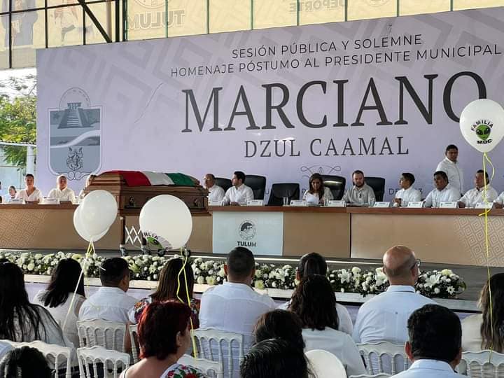 Homenaje póstumo a Marciano Dzul Caamal, presidente municipal de Tulum; en sesión de Cabildo anuncian tres días de luto oficial.