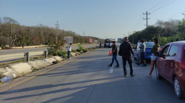 Arrollan y despedazan a un indigente en la carretera Tulum-Playa del Carmen.