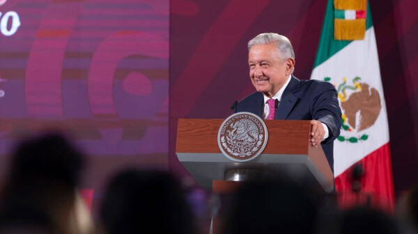 Pide AMLO a feministas marchas pacíficas en el Día de la Mujer