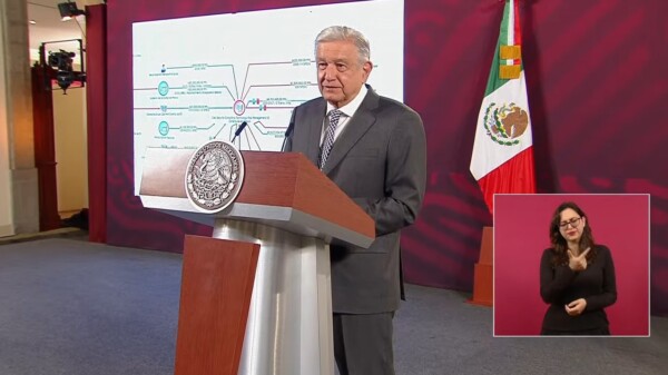 Exhibe AMLO pagos del PAN a empresa de García Luna