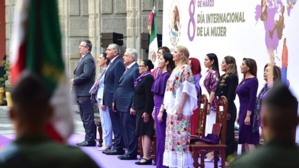 Mujeres son motor de la transformación: AMLO