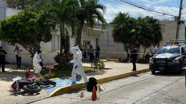 Asaltan a diligenciero a las puertas del ISSSTE en Cancún (VIDEO).