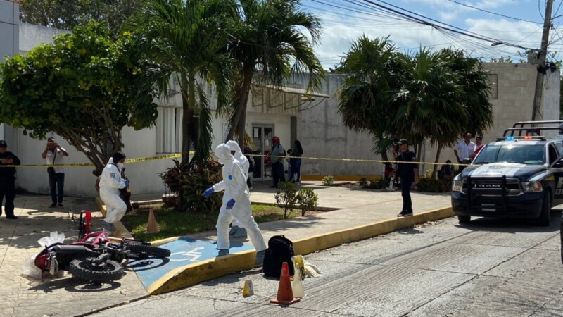 Asaltan a diligenciero a las puertas del ISSSTE en Cancún (VIDEO).