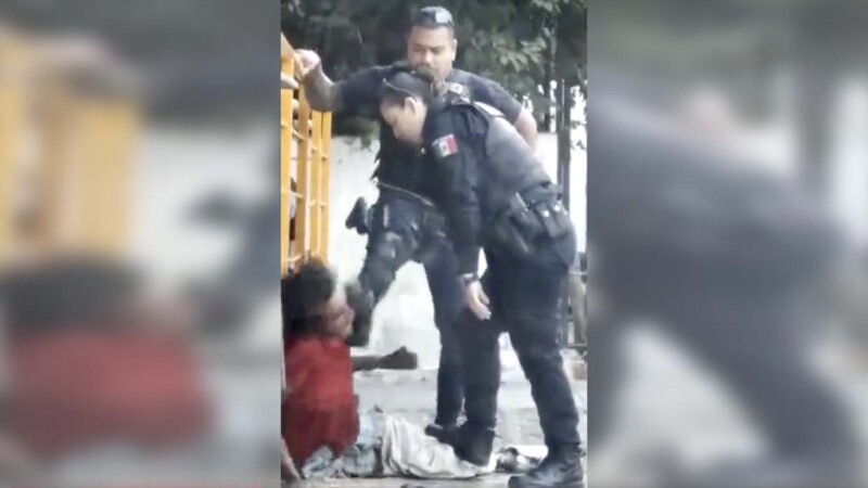 Policías de Guadalajara someten a tortura a indigente
