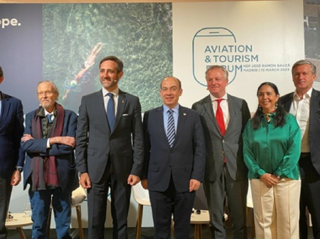 Participa el expresidente Felipe Calderón en un foro en Madrid sobre turismo y aviación. El controvertido “soldadito de plomo” se dijo “víctima” de una “persecución política”.