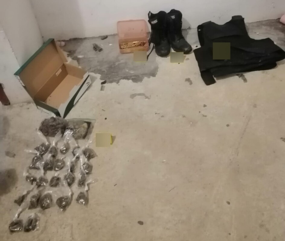 Asegura droga, equipo táctico y cartuchos útiles en una narcoguarida en OPB; un juez de Control otorgó una orden de cateo.
