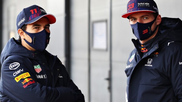 ¿Conflictos? Checo Pérez le reclama a Max Verstappen