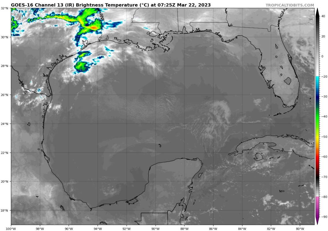 Pronóstico del clima para hoy miércoles 22 de marzo en Quintana Roo; cielo medio nublado con chubascos en el estado y aisladas en Campeche y Yucatán.