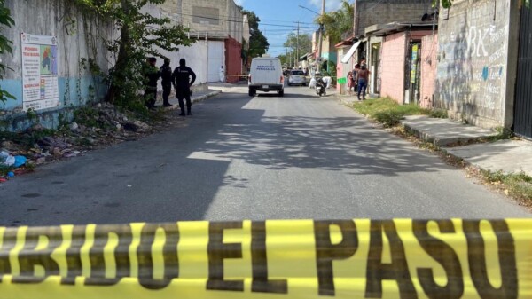 Ejecutan a balazos a un hombre en céntrica colonia de Cancún